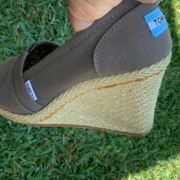 Tom’s wedge open toe grey canvas shoes size 7 - Picture 7 of 10